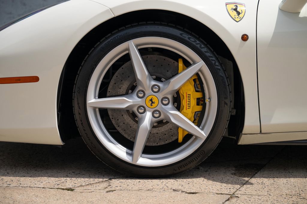 Used 2018 Ferrari 488 Spider RWD image 16