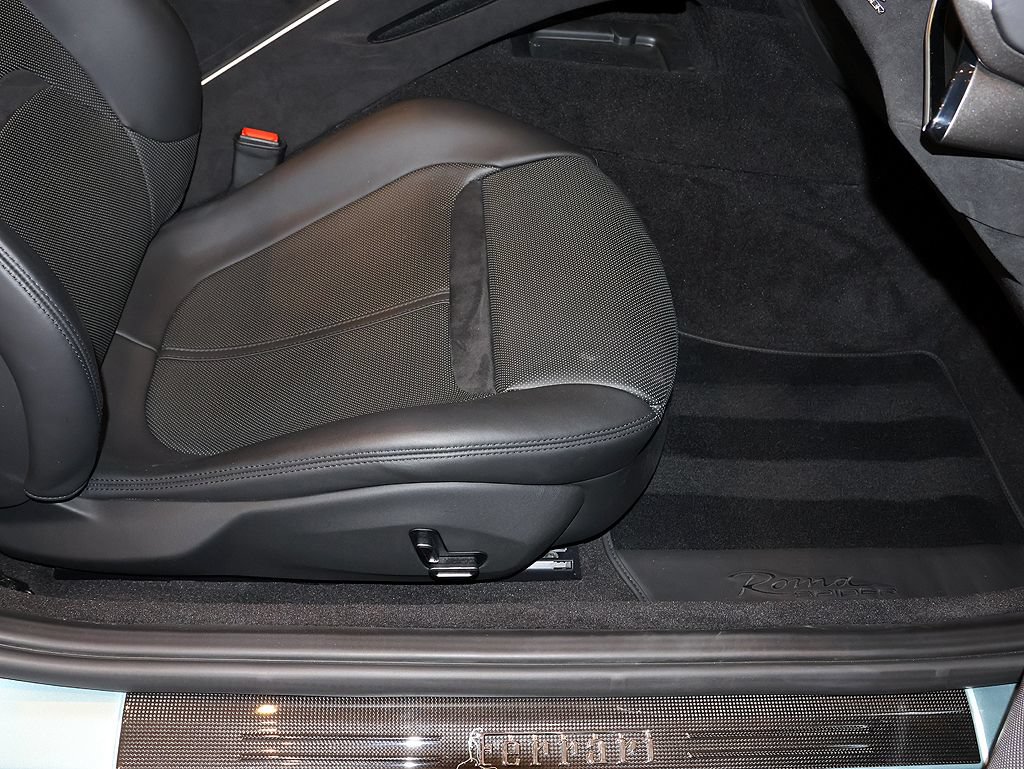 Certified 2024 Ferrari Roma Spider RWD image 36