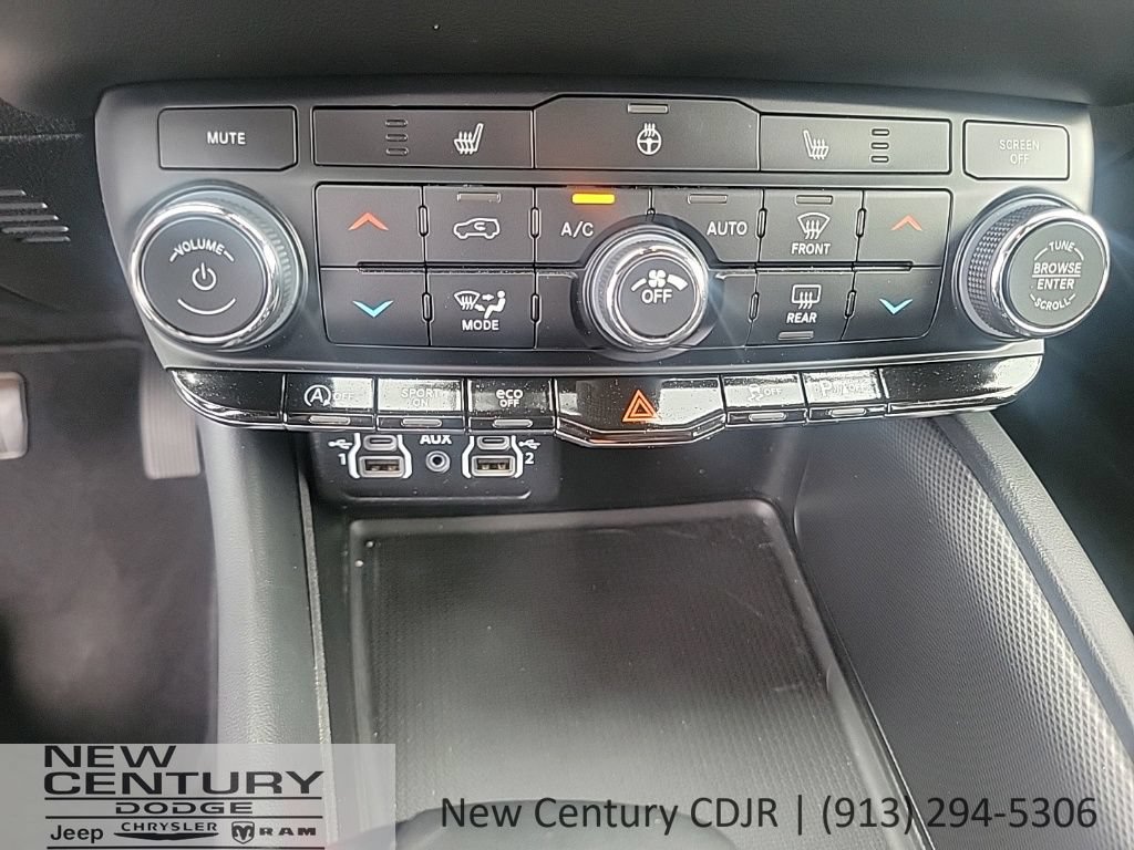 Used 2025 Dodge Durango GT AWD/4WD image 15