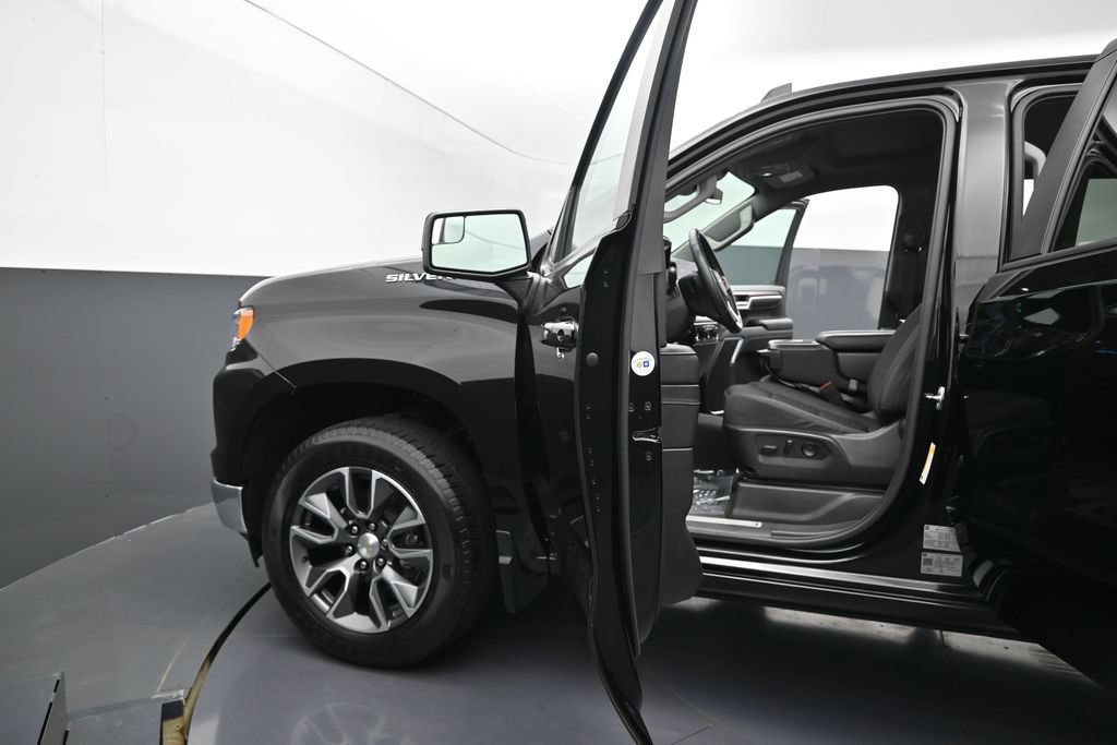 Used 2023 Chevrolet Silverado 1500 LT AWD/4WD image 13