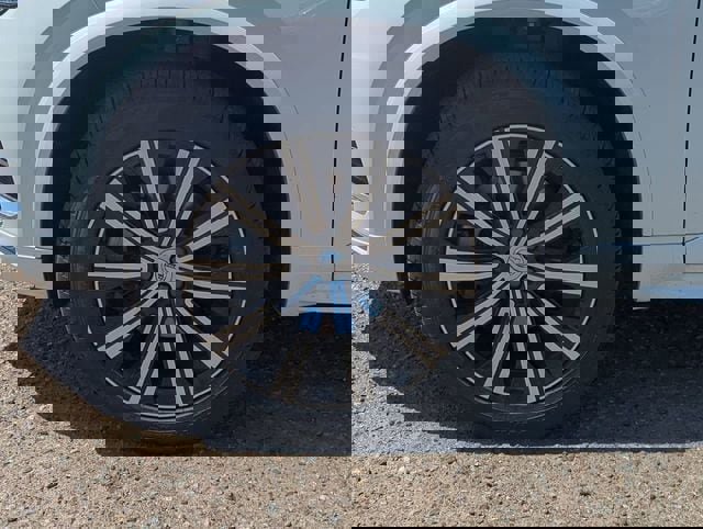 Certified 2025 Volvo XC90 B6 Core image 11