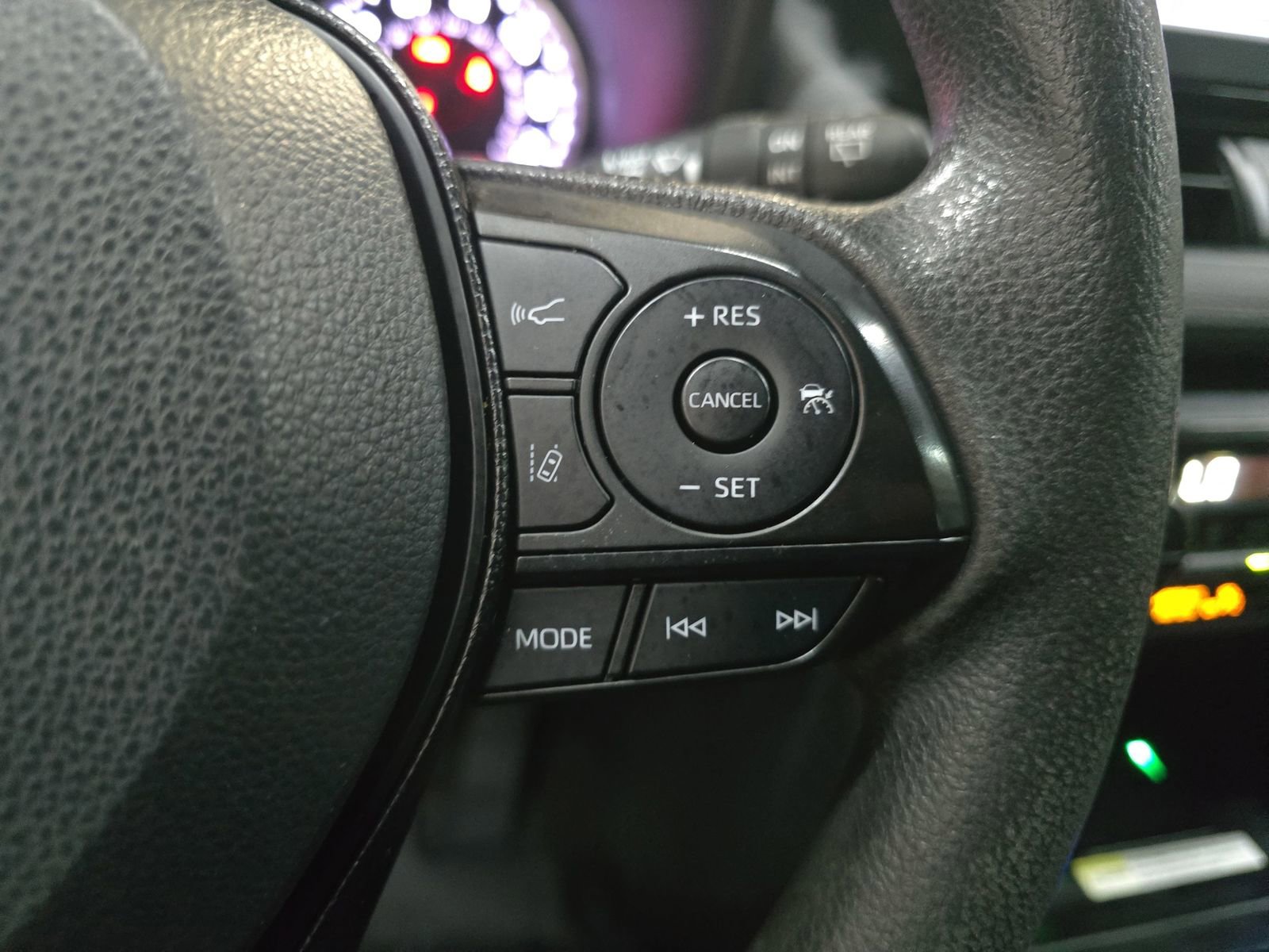 Used 2021 Toyota RAV4 XLE FWD image 21
