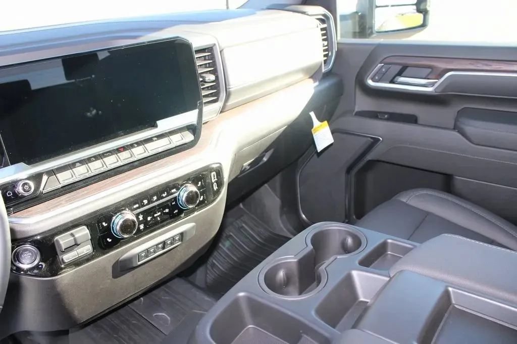 New 2026 GMC Sierra 3500 SLT AWD/4WD image 15