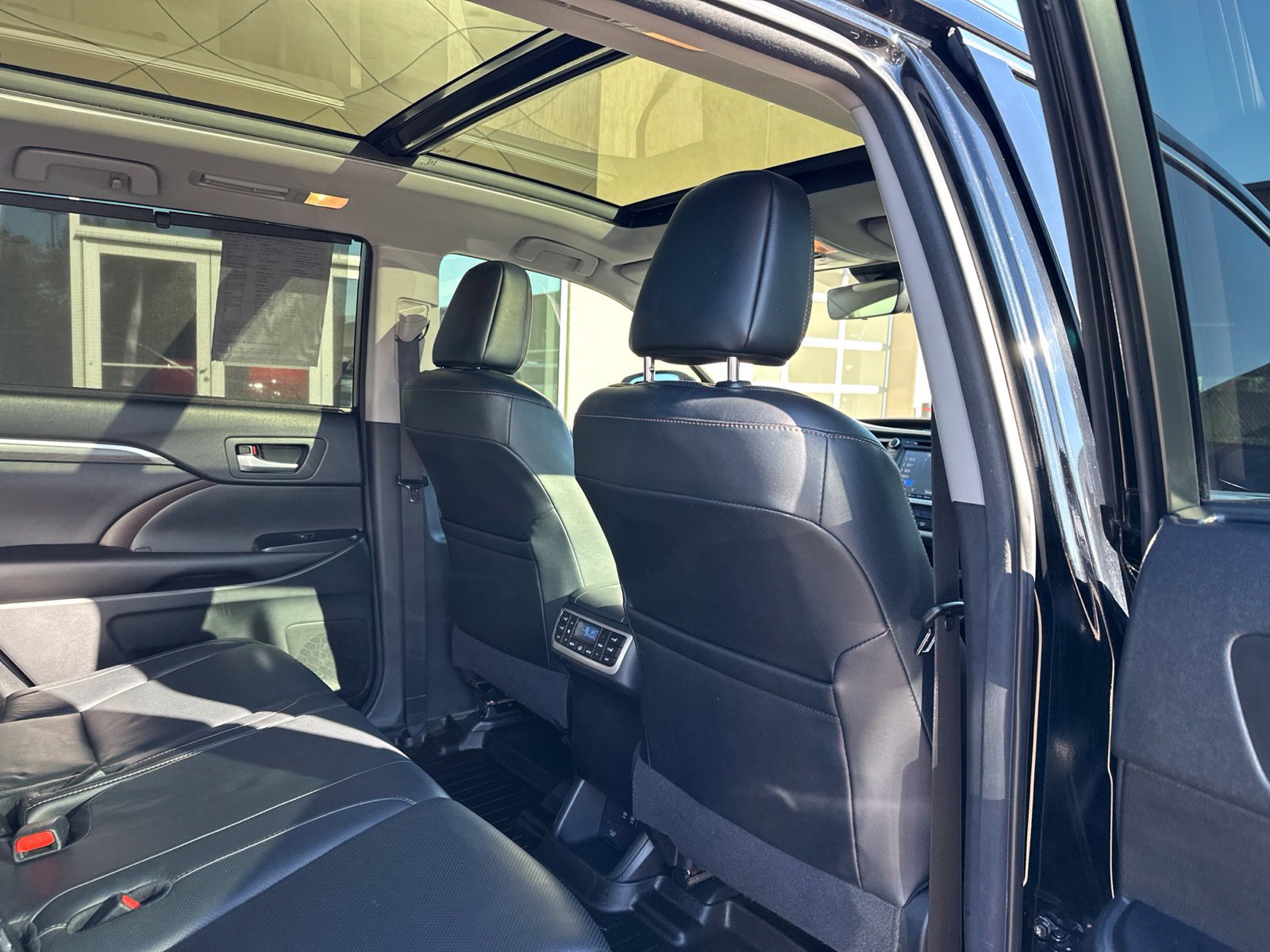 Used 2017 Toyota Highlander Limited Platinum FWD image 39