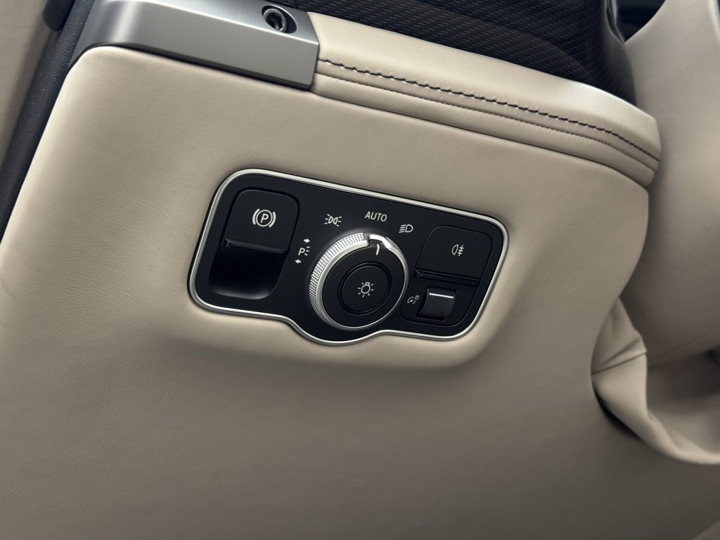 New 2026 Aston Martin Vanquish Convertible image 23