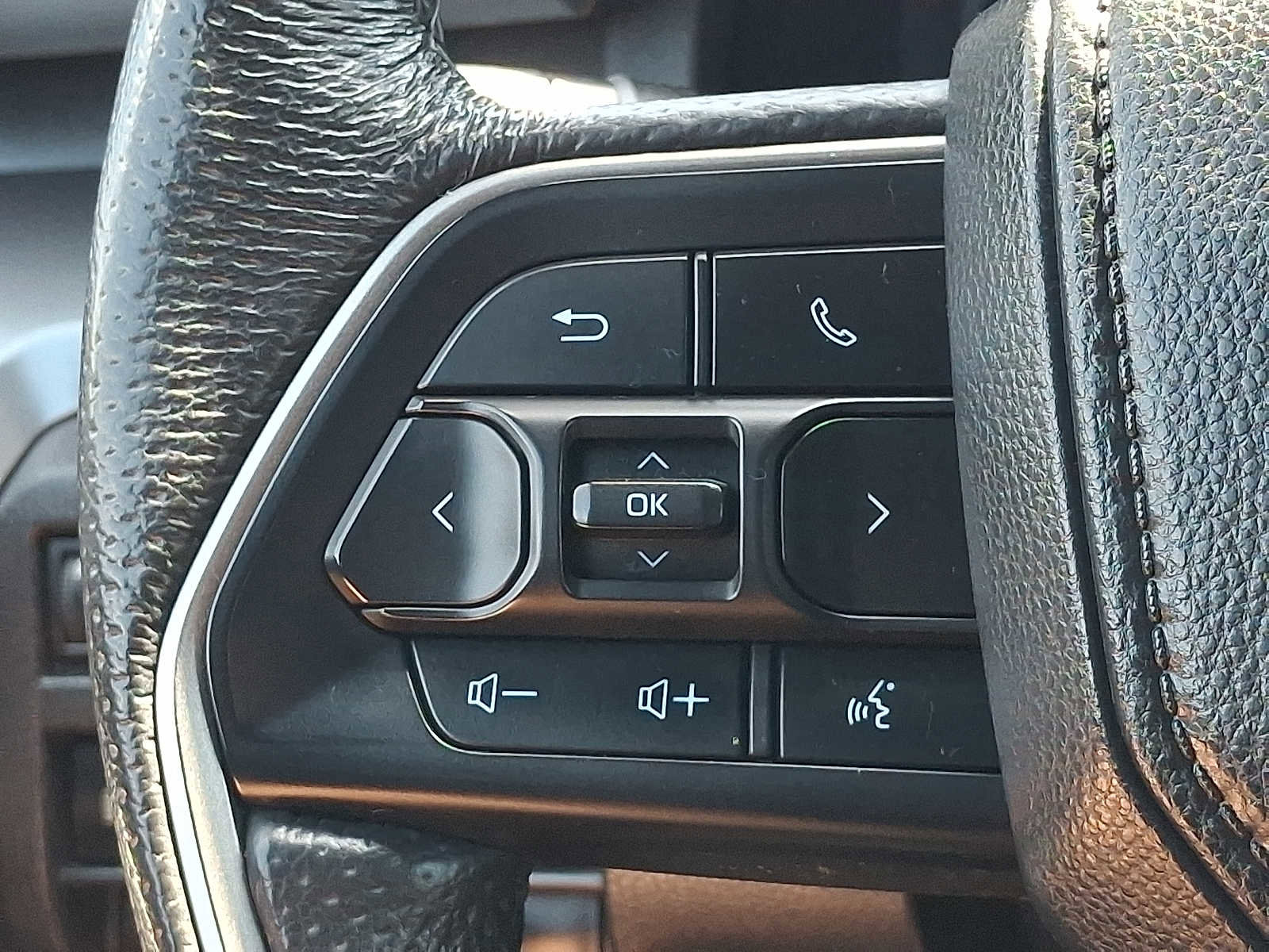 Used 2024 Toyota Tacoma TRD Off-Road AWD/4WD image 20