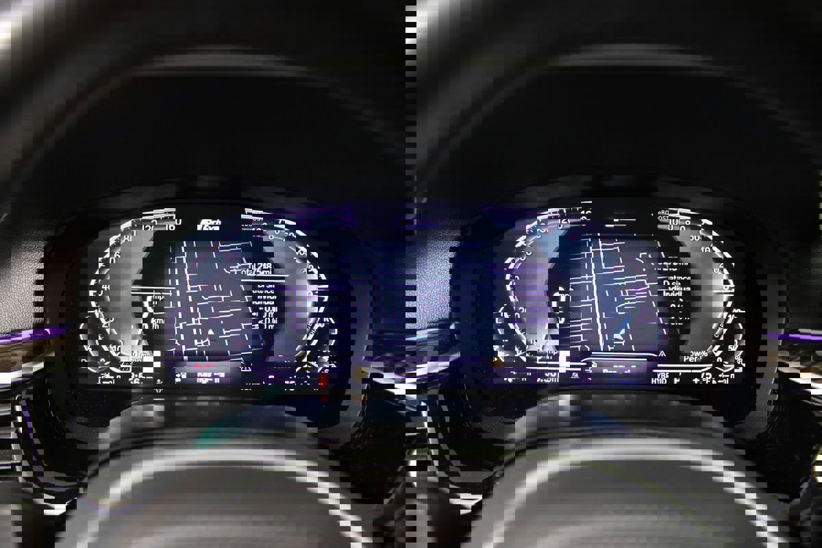 Used 2023 BMW 530e 530e w/ M Sport Package image 17