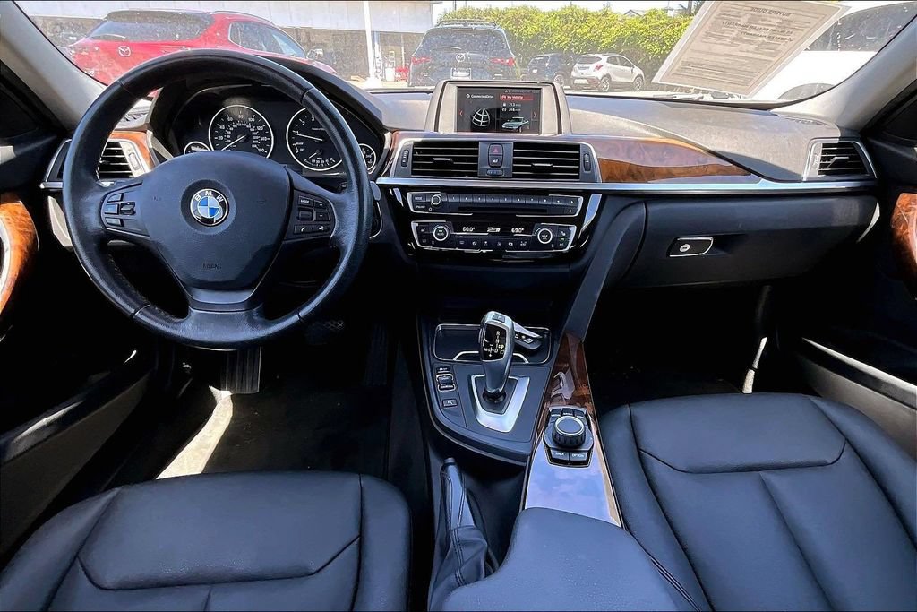 Used 2018 BMW 320i Sedan RWD image 11