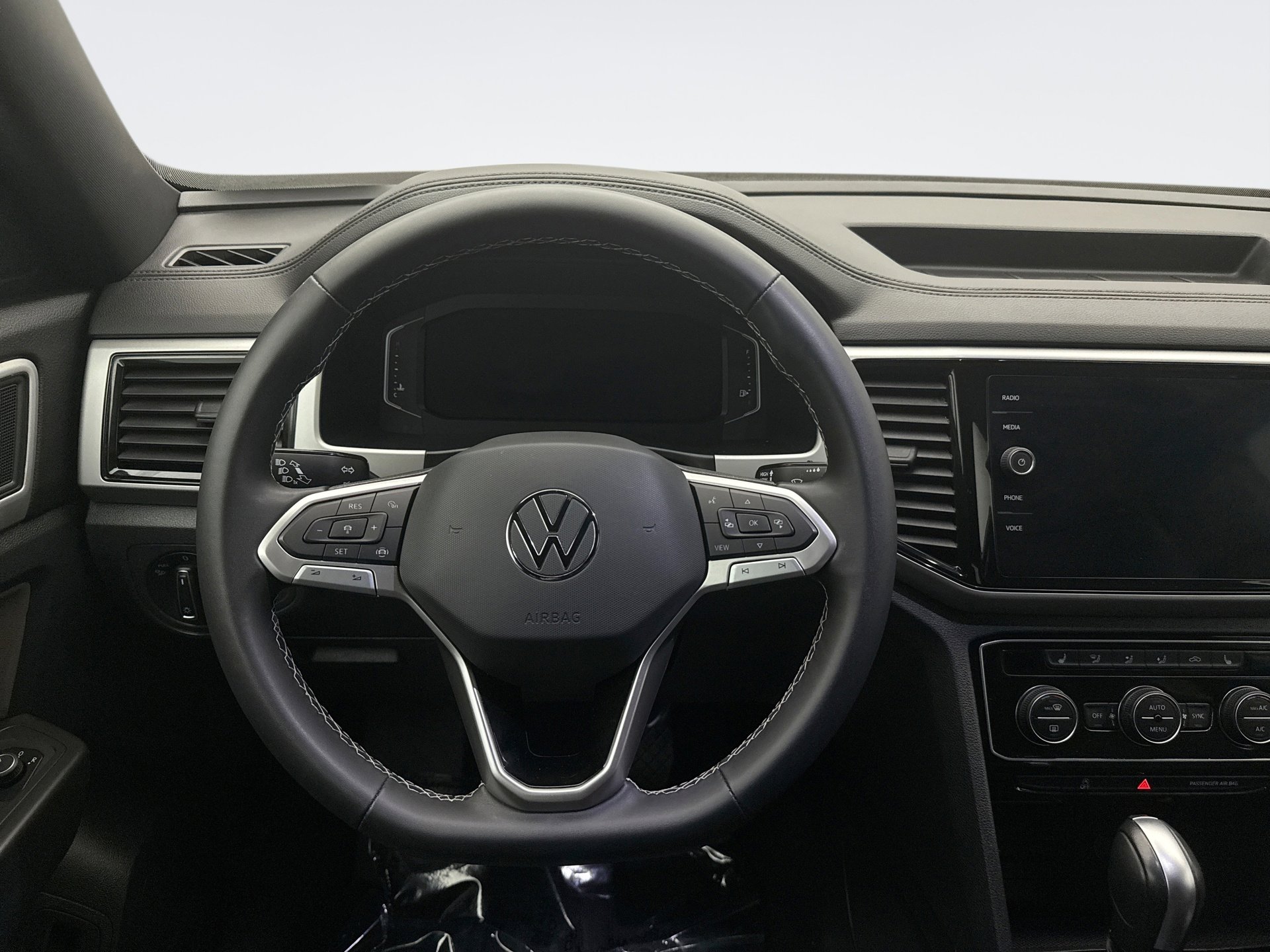 Used 2023 Volkswagen Atlas Cross Sport SE AWD/4WD image 12