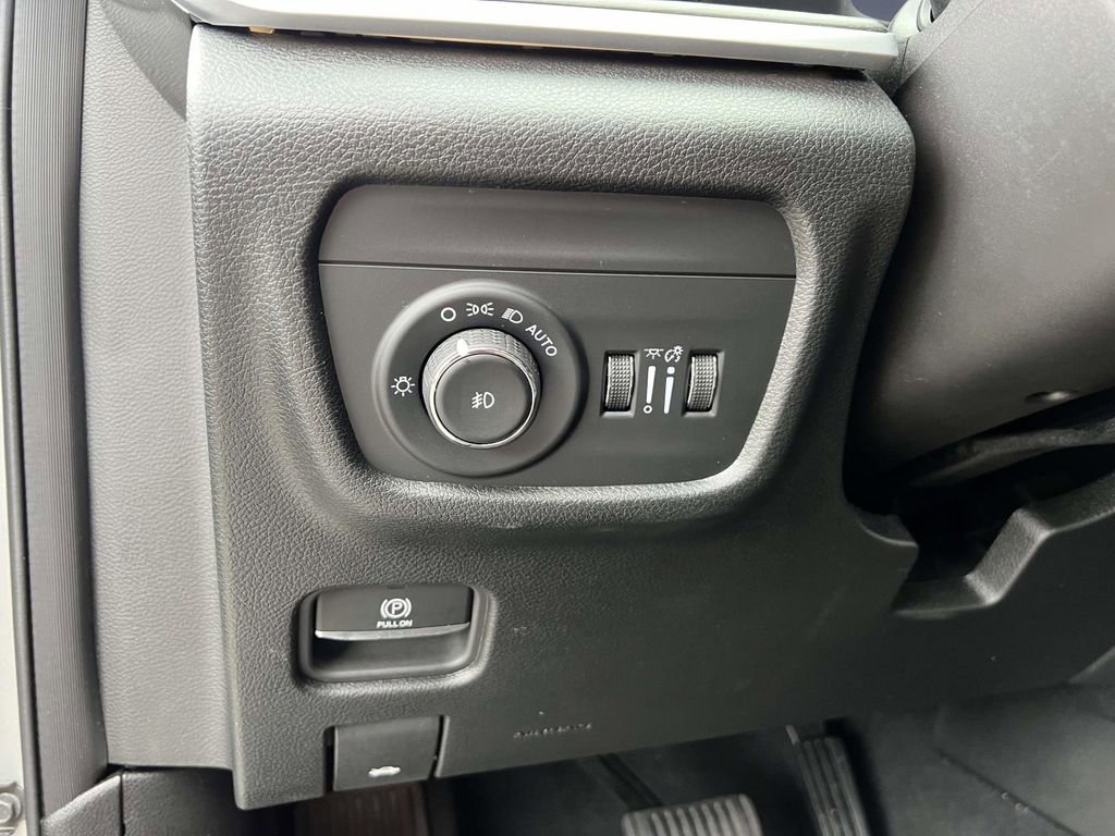 Used 2025 Jeep Grand Cherokee L Limited image 24