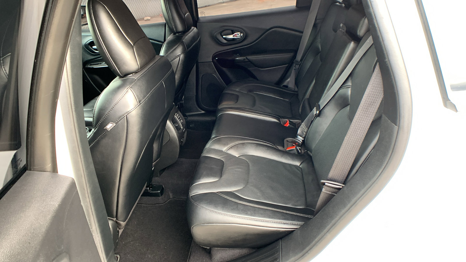 Used 2023 Jeep Cherokee Altitude Lux AWD/4WD image 23