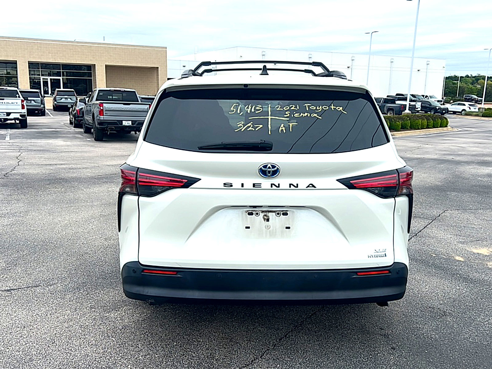 Used 2021 Toyota Sienna XLE image 6