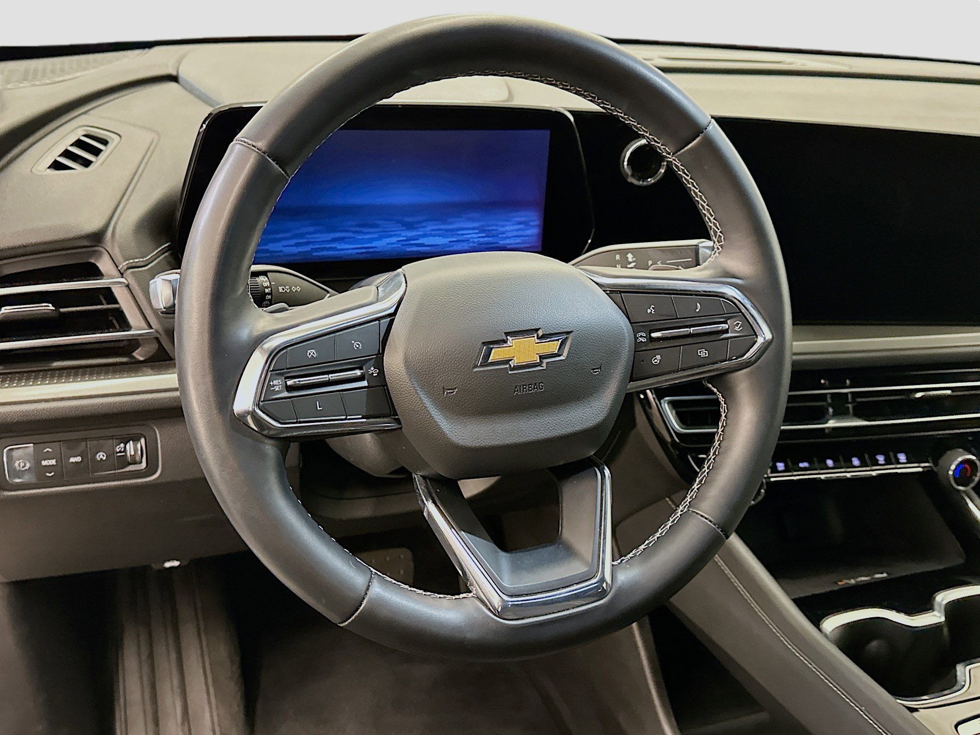 Used 2024 Chevrolet Traverse LT image 18