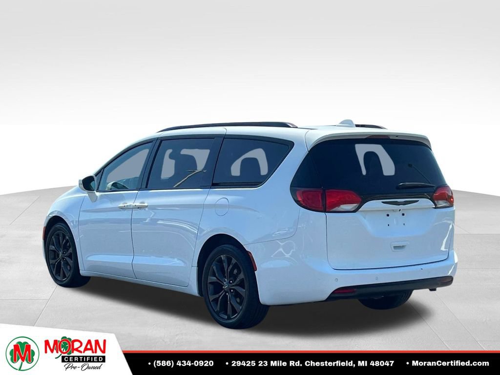 Used 2019 Chrysler Pacifica Limited w/ S Appearance Package FWD image 4