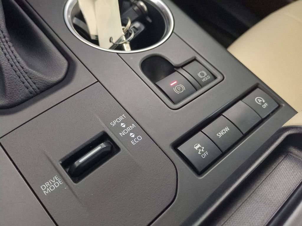 Used 2021 Toyota Highlander XLE image 30