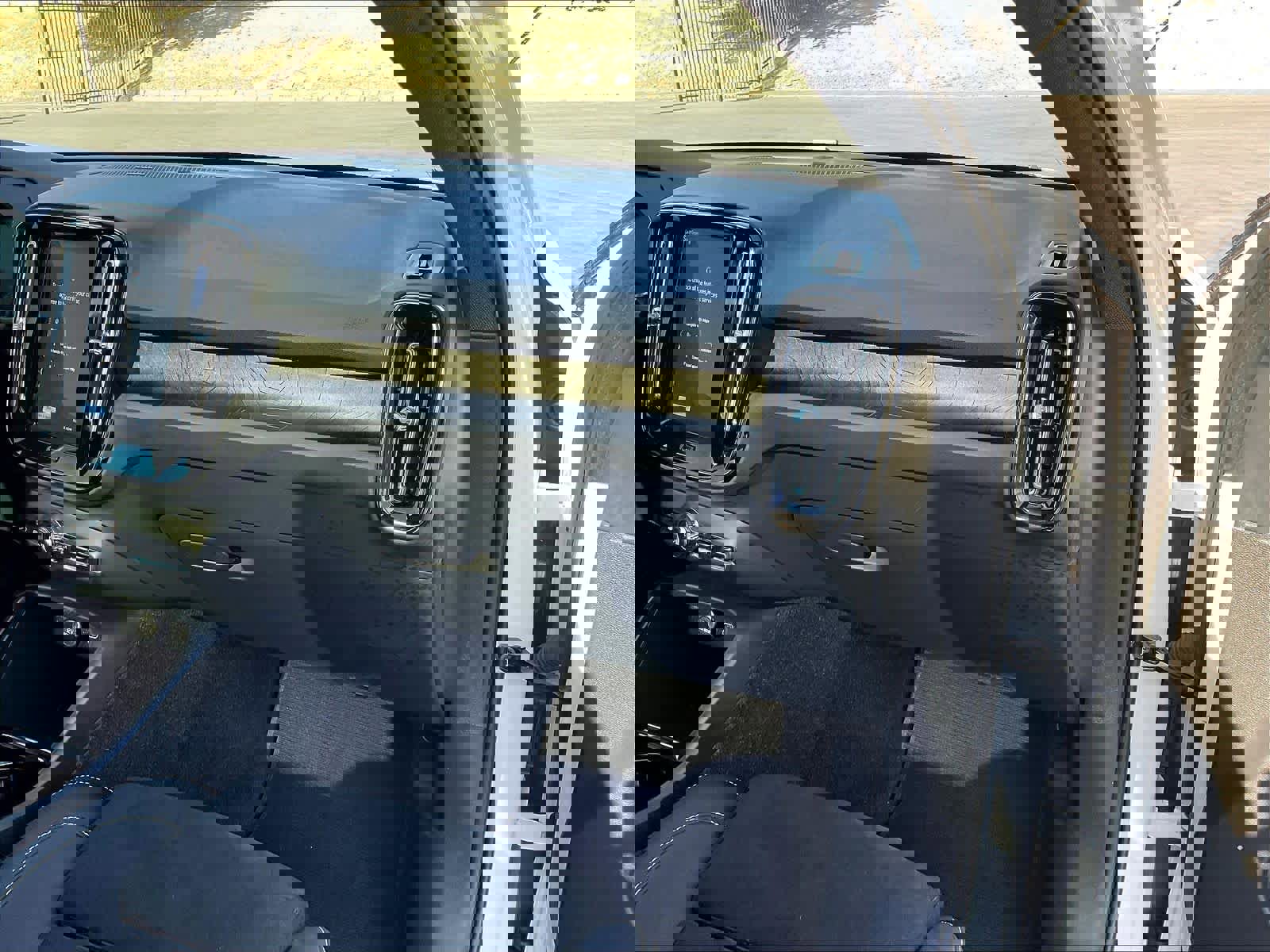 Used 2023 Volvo C40 P8 Recharge Ultimate image 18