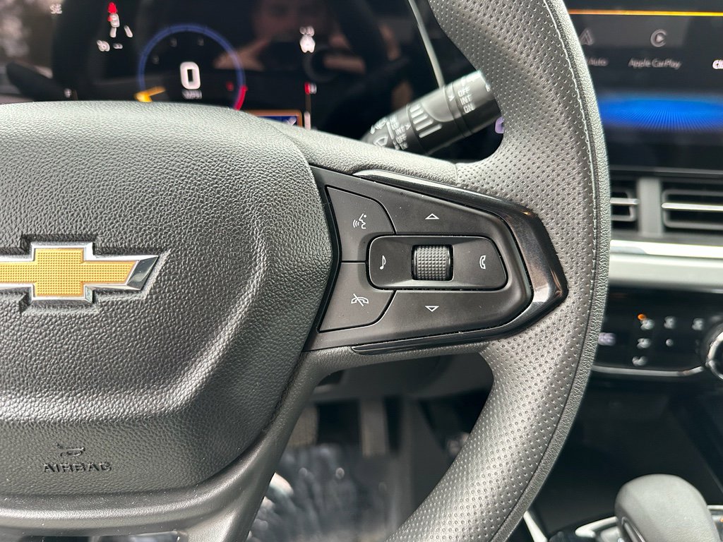 Used 2025 Chevrolet Trax LT FWD image 18