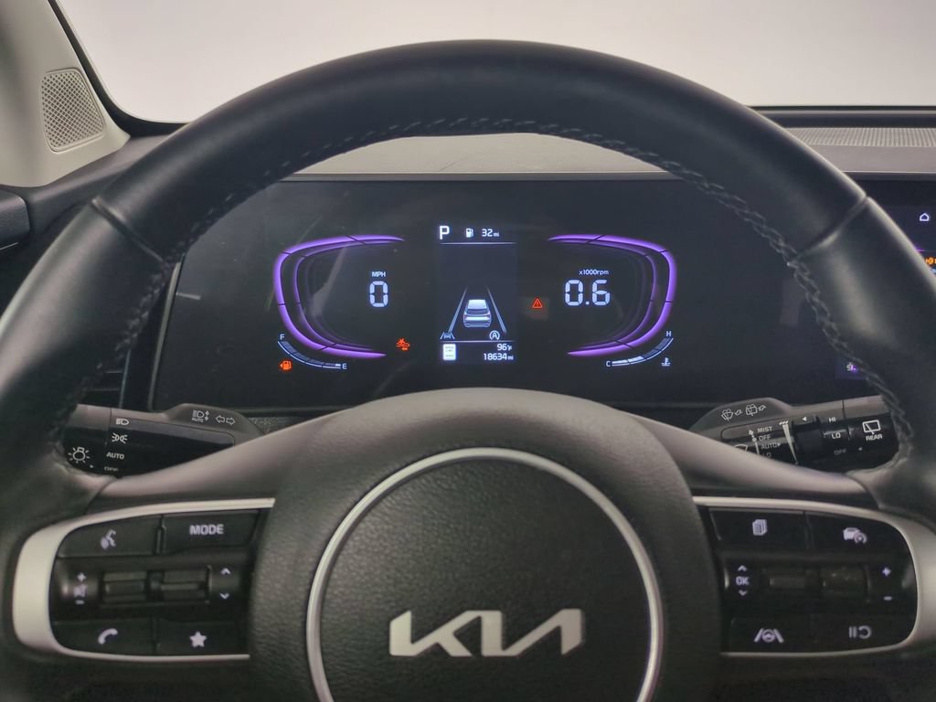 Used 2025 Kia Sportage EX FWD image 33
