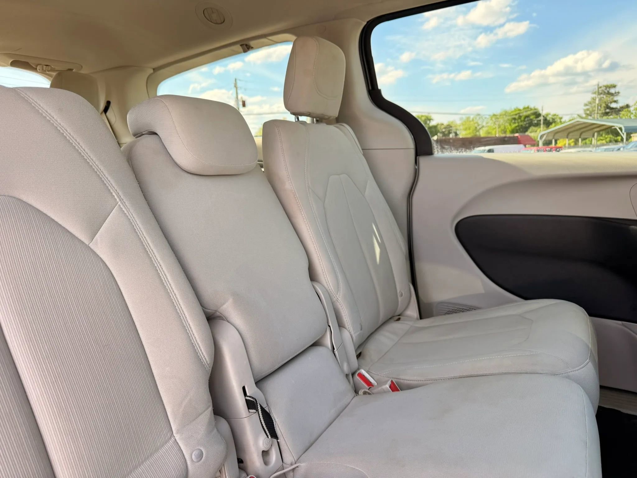 Used 2017 Chrysler Pacifica Touring FWD image 23