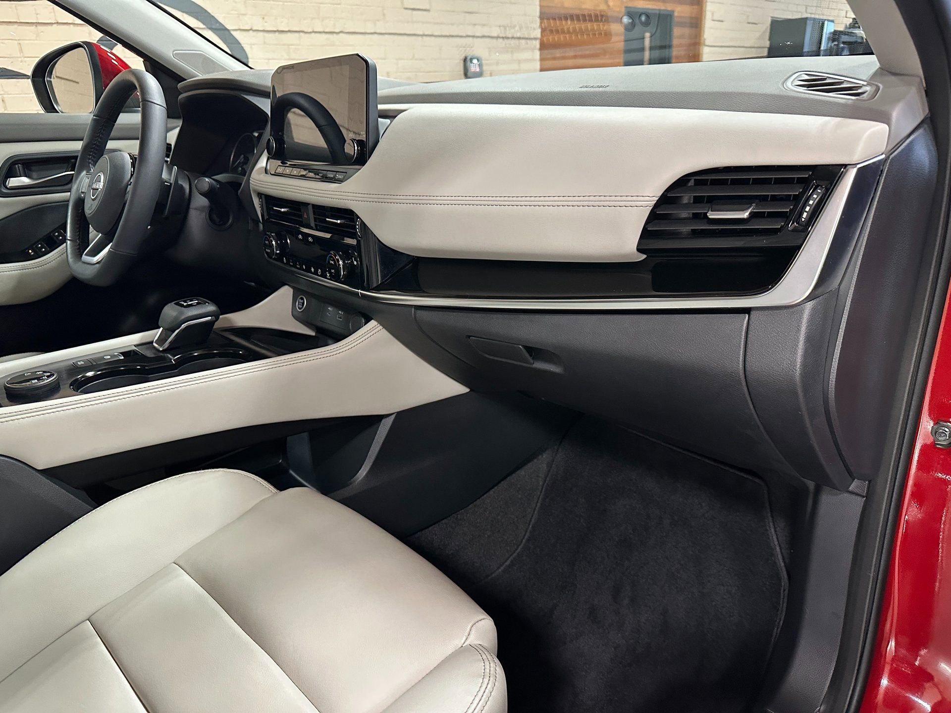 Used 2023 Nissan Rogue SL w/ SL Premium Package image 23