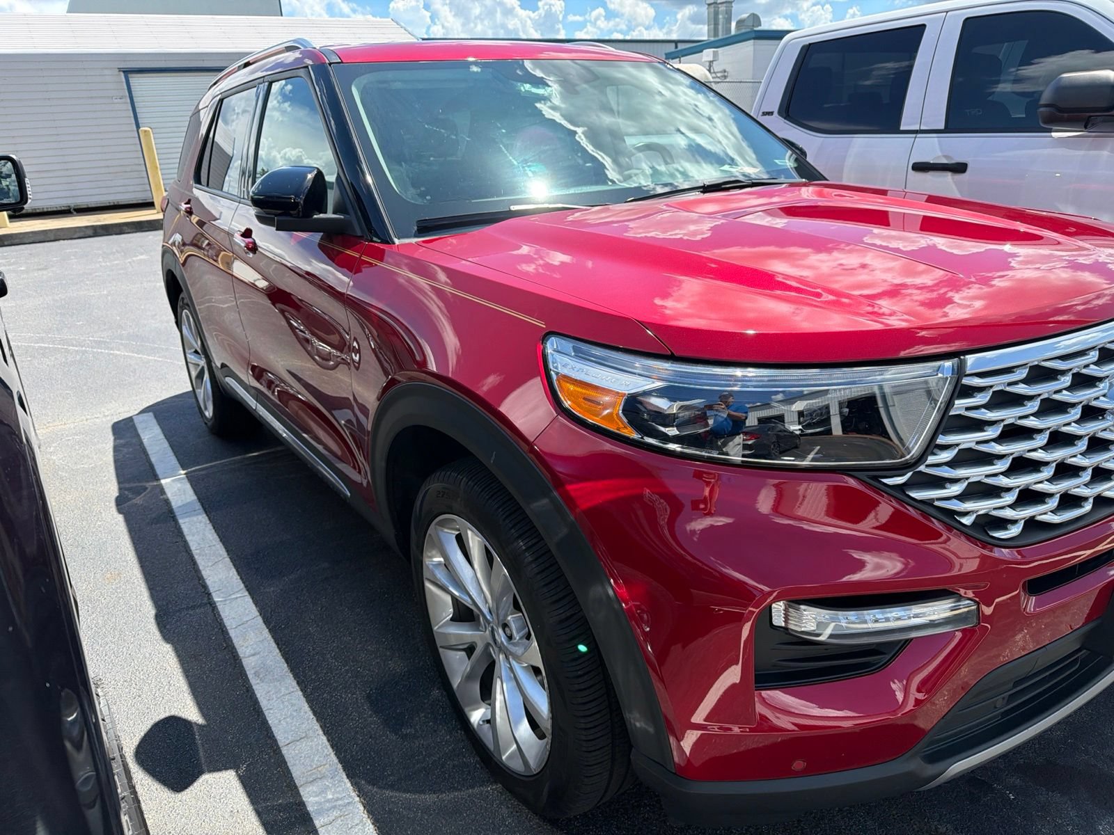 Used 2023 Ford Explorer Platinum w/ Technology Package AWD/4WD image 1