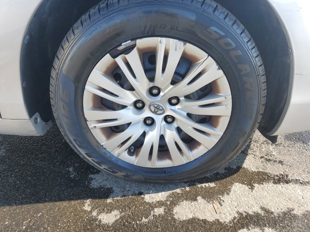 Used 2011 Toyota Camry LE image 9