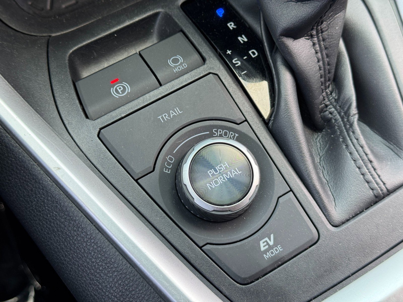 Used 2019 Toyota RAV4 XSE w/ XSE Weather Package AWD/4WD image 28