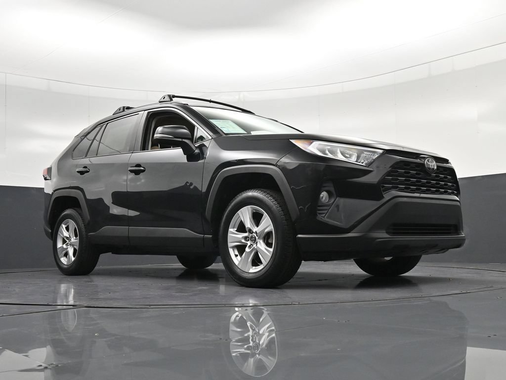 Used 2020 Toyota RAV4 XLE w/ Convenience Package FWD image 32
