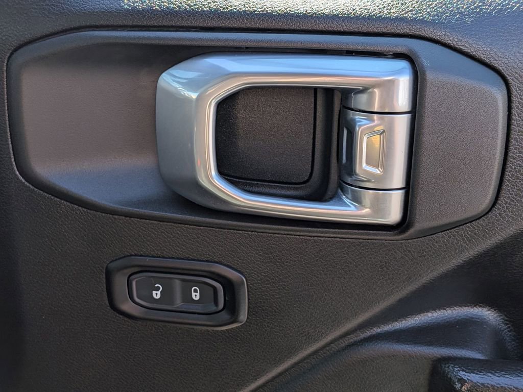 Used 2025 Jeep Wrangler Sport S image 35