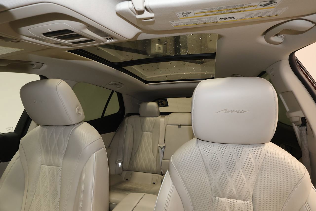 Used 2021 Buick Envision Avenir w/ Technology Package II image 18