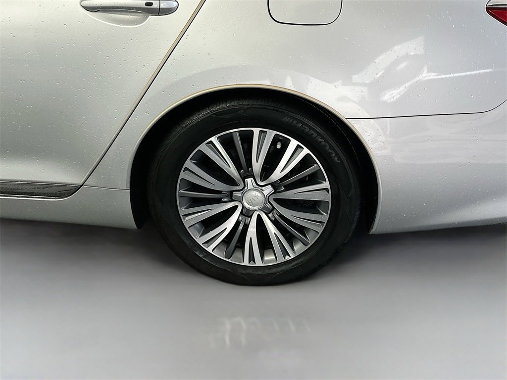 Used 2017 Kia K900 Premium image 32