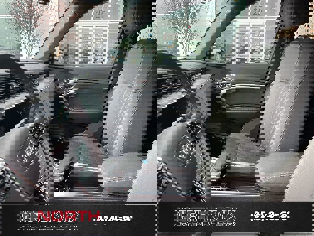 Used 2023 Audi e-tron Premium Plus w/ Premium Plus Package image 3