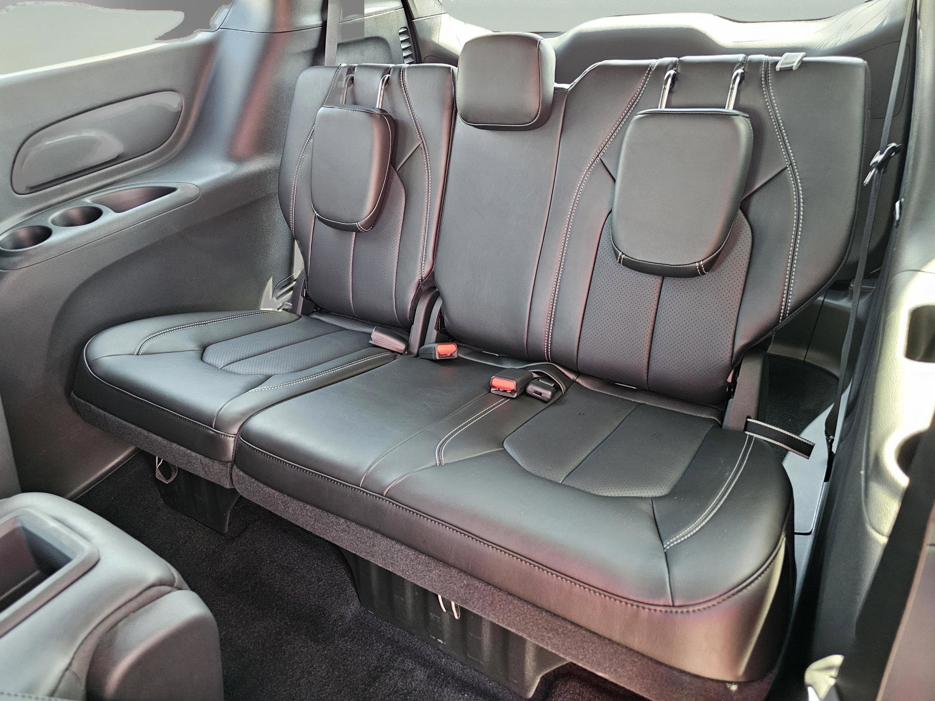 New 2026 Chrysler Pacifica Select image 32