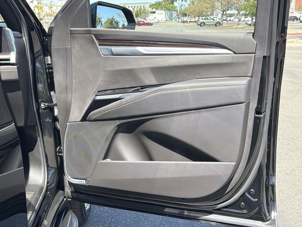 Certified 2025 Cadillac Escalade ESV Premium Luxury image 32