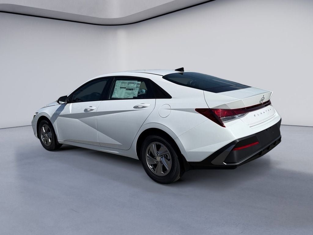 New 2026 Hyundai Elantra SE FWD image 3