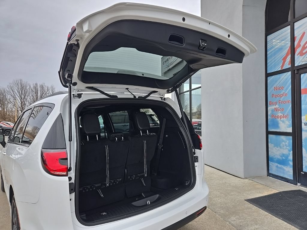 New 2026 Chrysler Pacifica Select w/ S Appearance Package FWD image 94