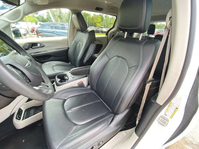 Used 2024 Chrysler Pacifica Limited FWD image 19
