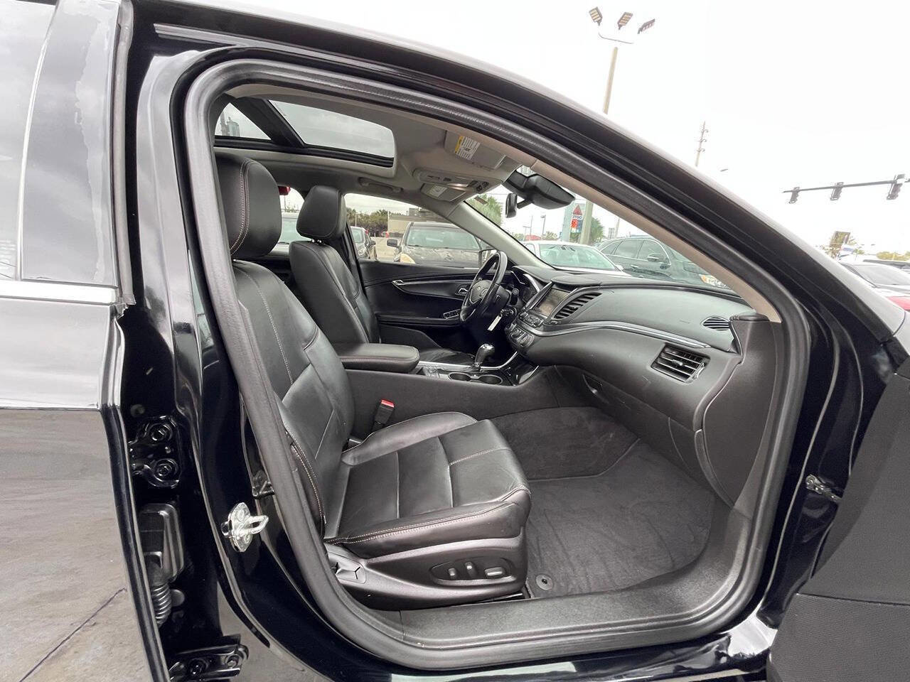 Used 2016 Chevrolet Impala LT w/ Leather Package image 10