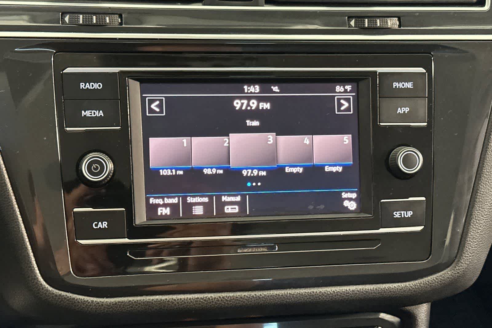 Used 2018 Volkswagen Tiguan S FWD image 21