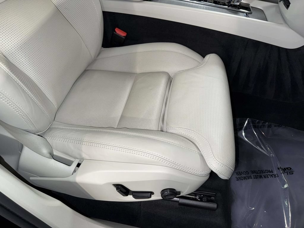 Used 2024 Volvo XC60 T8 Ultimate w/ Climate Package AWD/4WD image 15