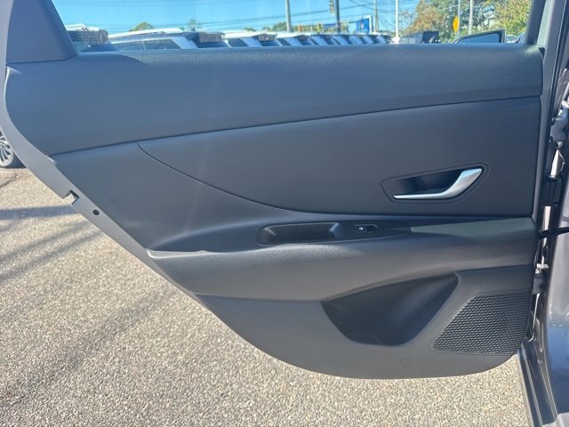 Certified 2025 Hyundai Elantra SE image 46