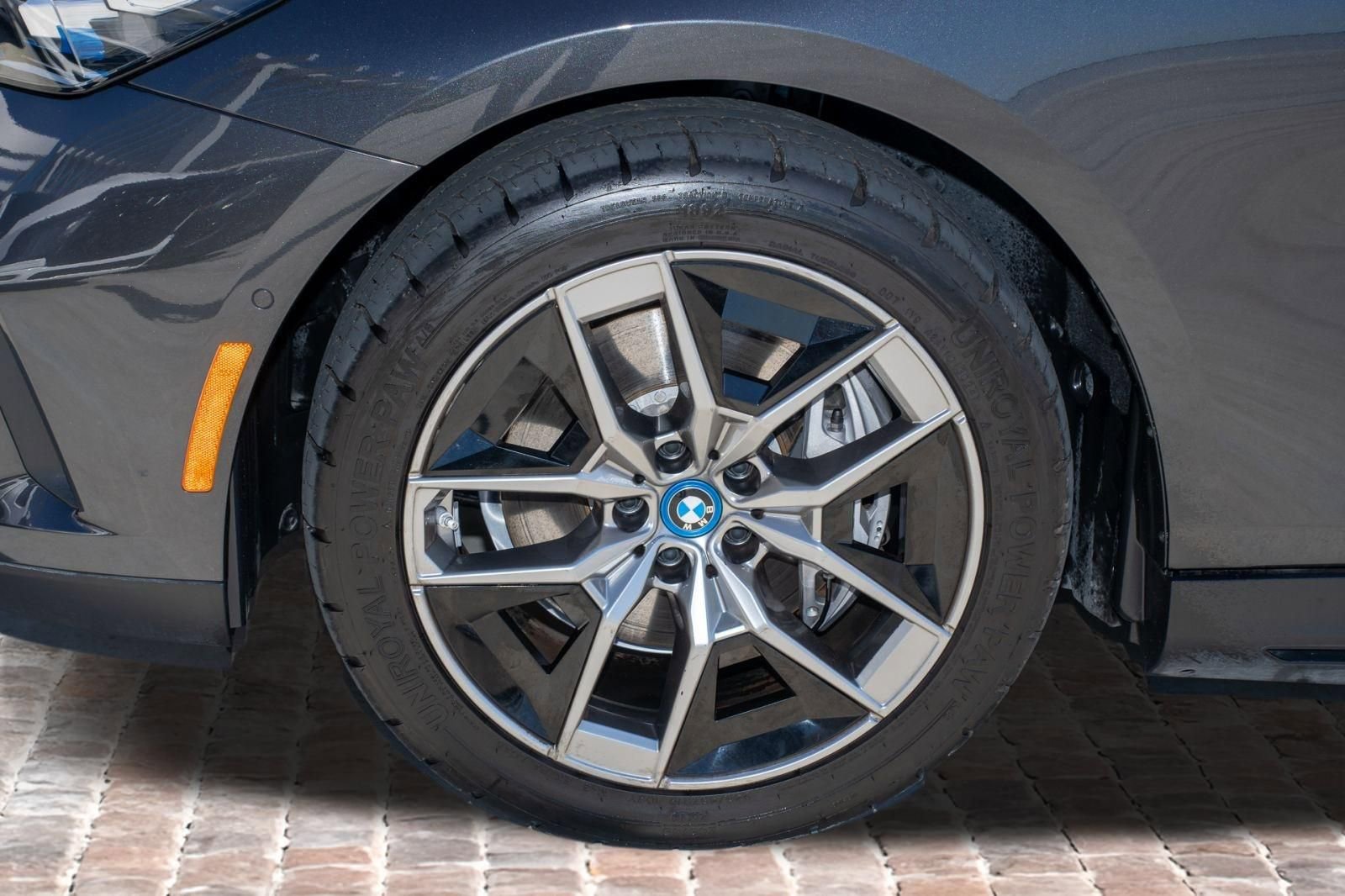Used 2025 BMW i5 eDrive40i RWD image 37