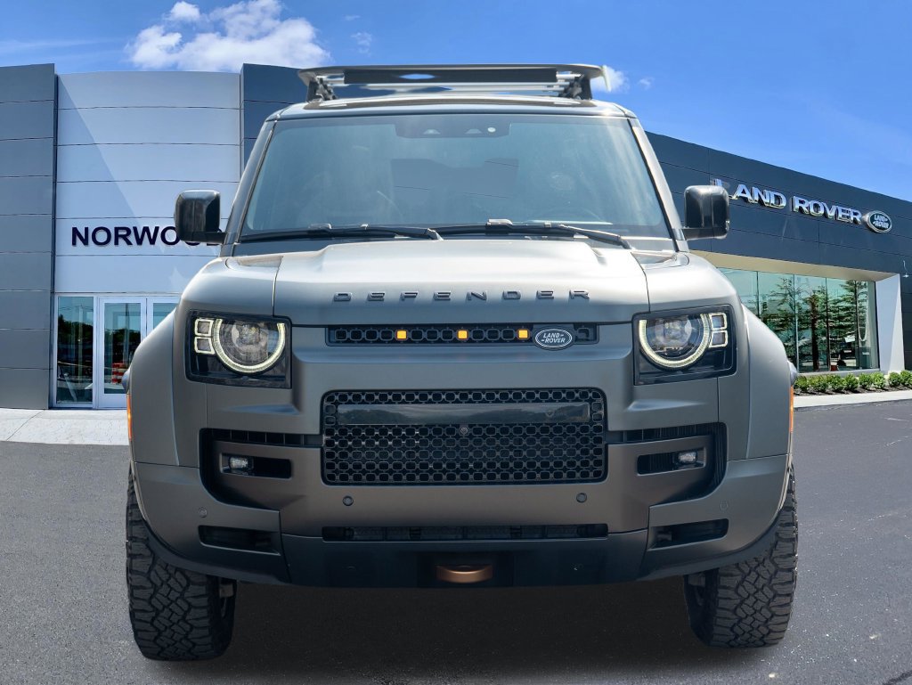 Used 2025 Land Rover Defender 110 AWD/4WD image 2