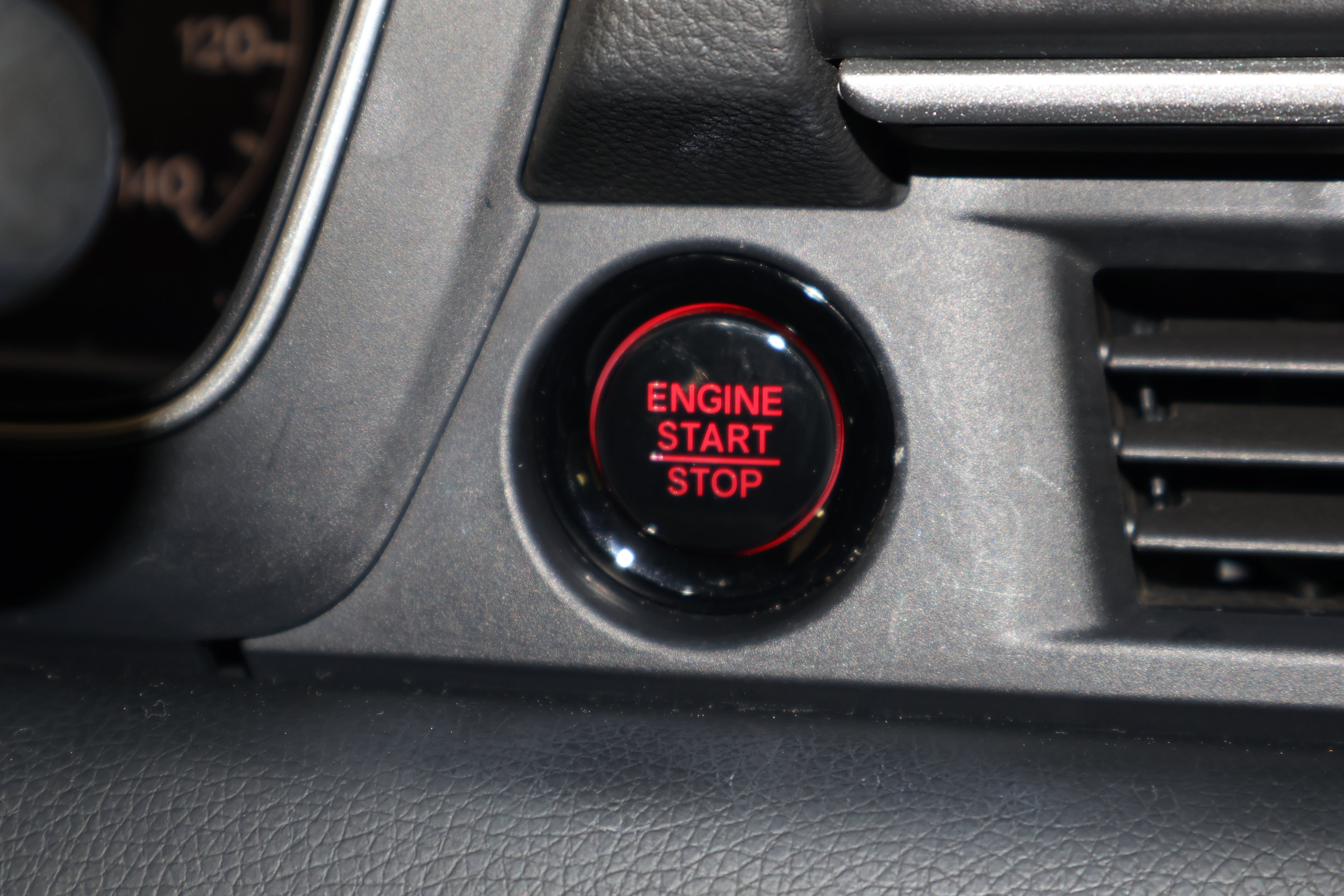 Certified 2025 Honda Pilot Touring image 24