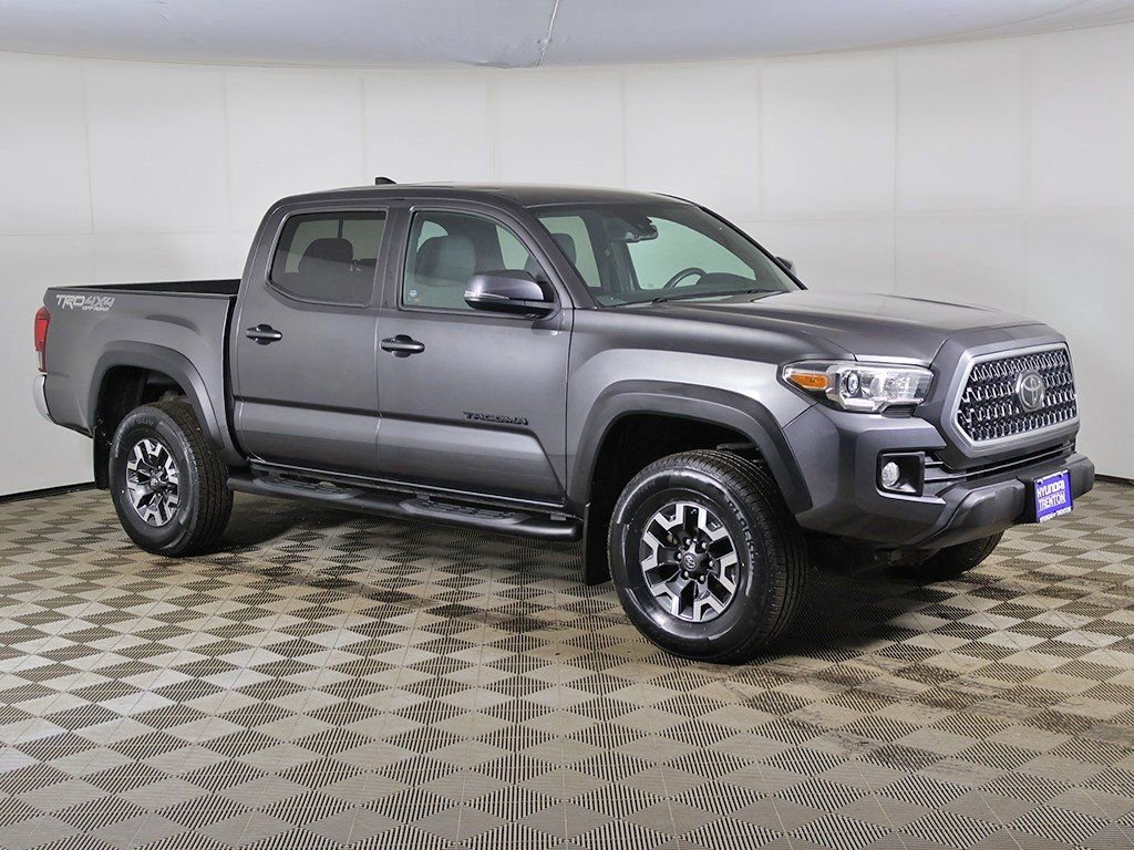 Used 2019 Toyota Tacoma TRD Off-Road image 2