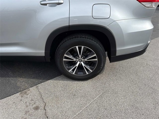 Used 2019 Toyota Highlander LE image 31