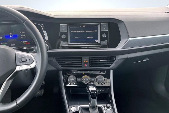 Used 2024 Volkswagen Jetta SE image 9