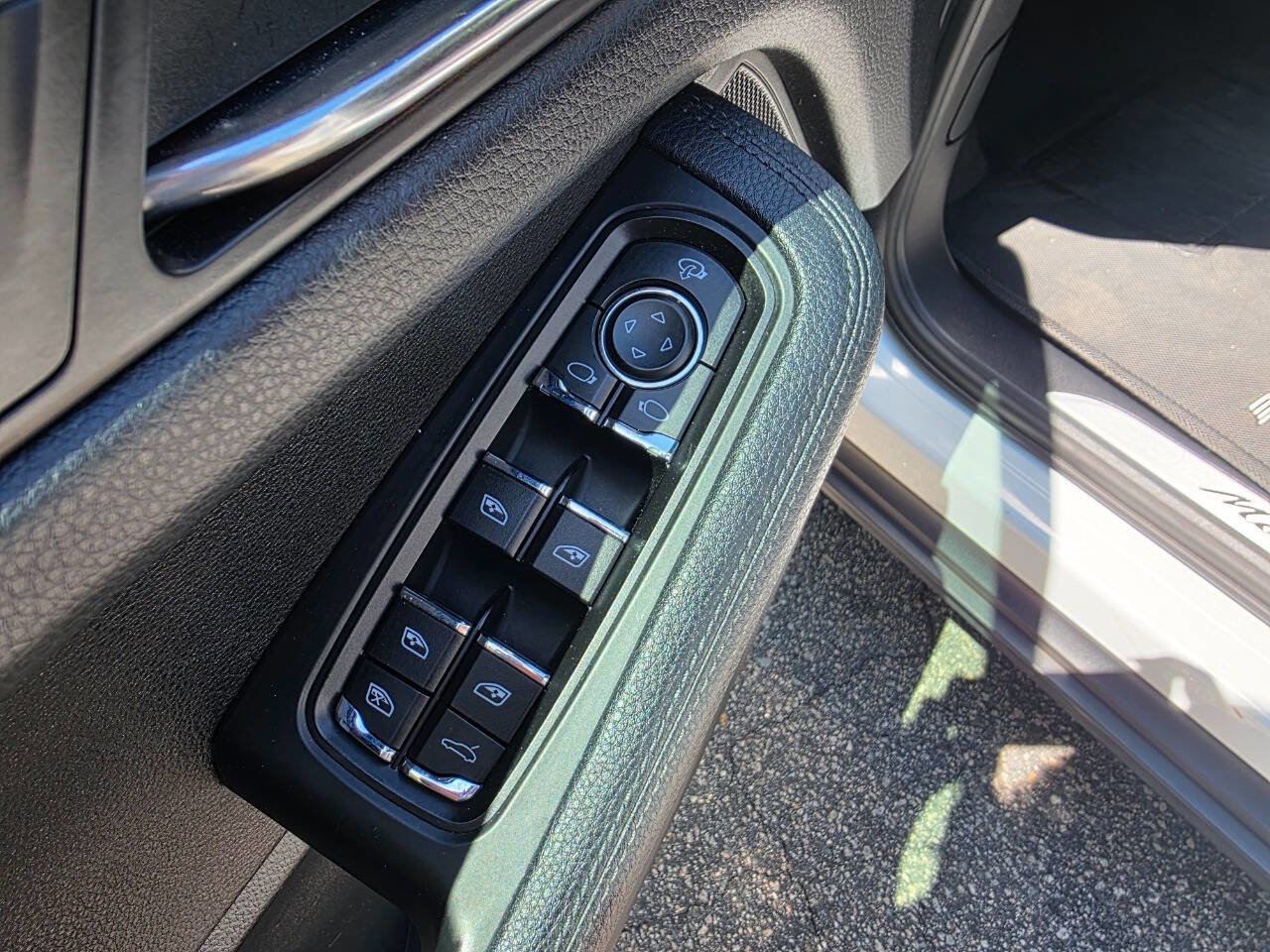 Used 2015 Porsche Macan S w/ Premium Package Plus AWD/4WD image 11