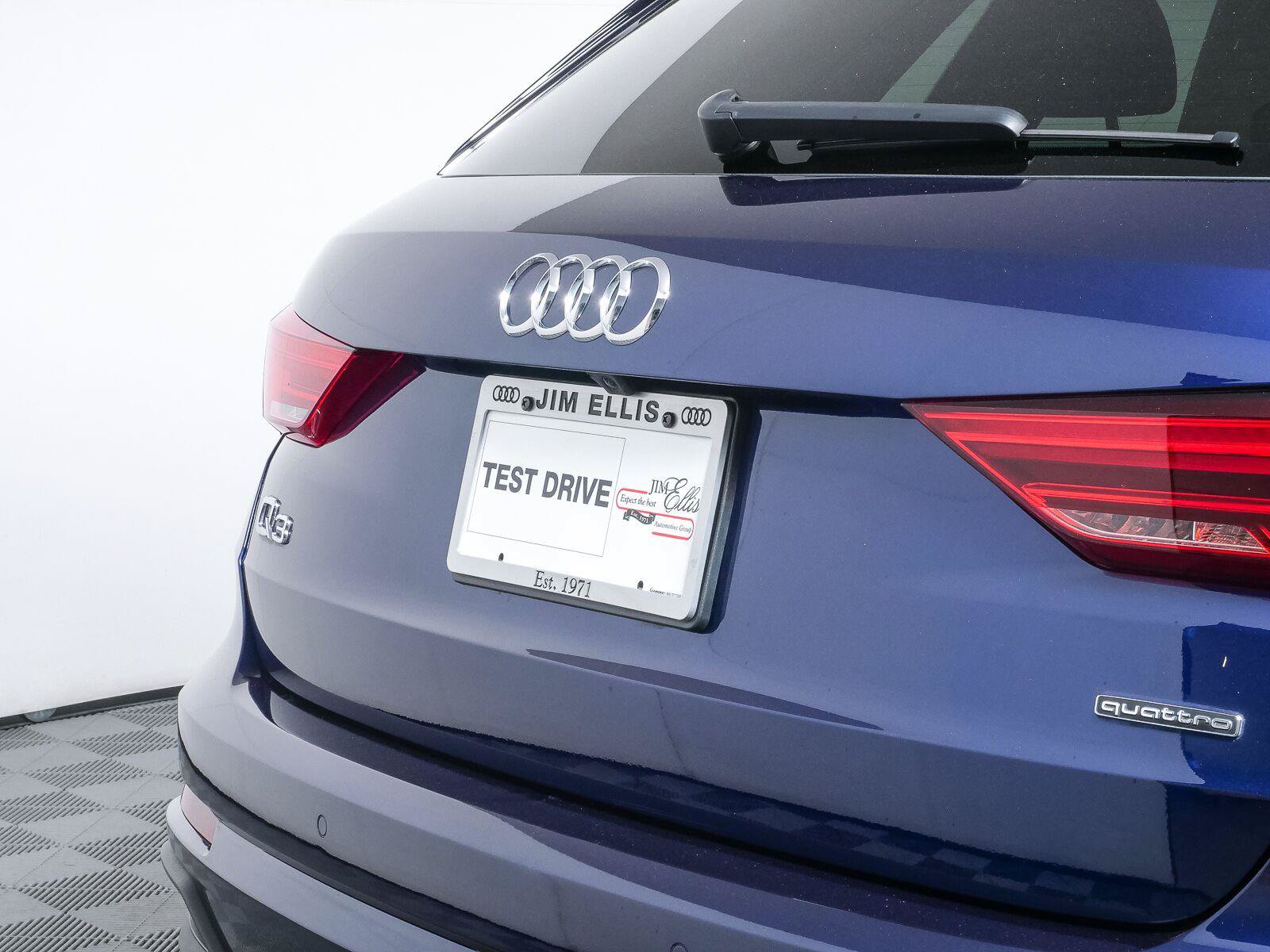Used 2024 Audi Q3 2.0T Premium AWD/4WD image 35