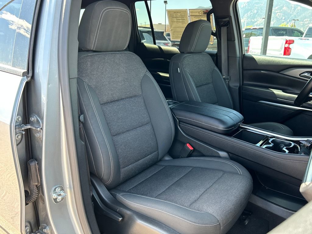 Used 2025 Chevrolet Traverse LT w/ Midnight/Sport Edition AWD/4WD image 19